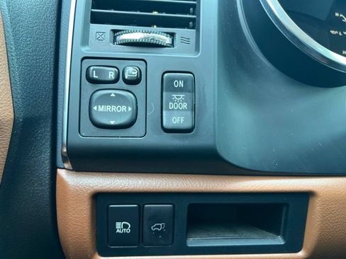 Used 2019 Toyota Sequoia Platinum AWD/4WD image 24