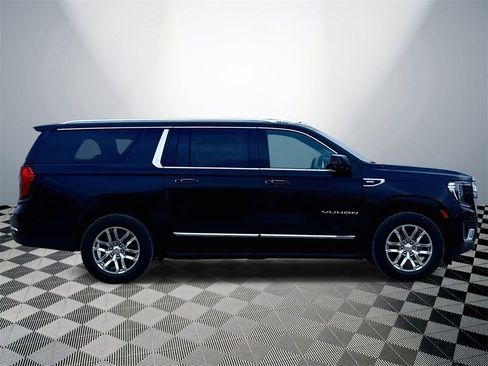 Used 2022 GMC Yukon XL SLT w/ SLT Luxury Package image 6