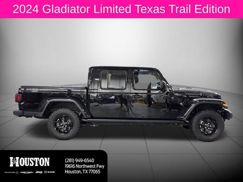 Used 2024 Jeep Gladiator Sport AWD/4WD image 2