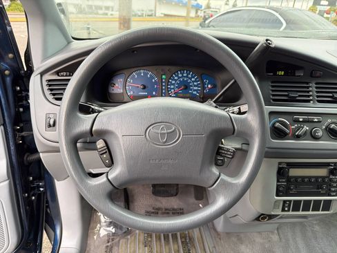 Used 2001 Toyota Sienna LE image 26