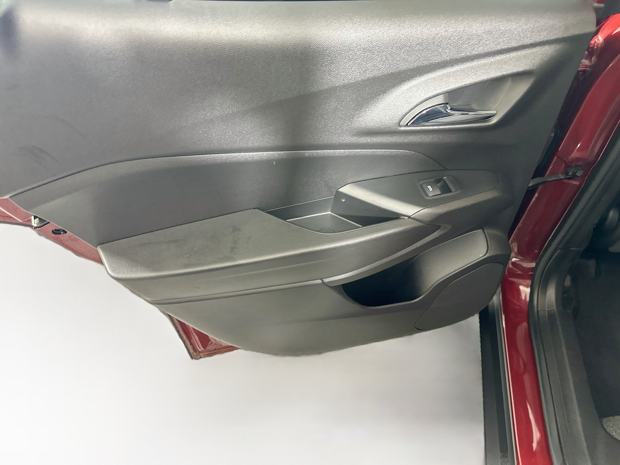 Used 2025 Chevrolet Trax LT FWD image 25