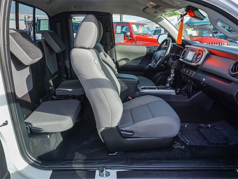 Used 2018 Toyota Tacoma SR5 w/ SR5 Appearance Package (SM) image 13