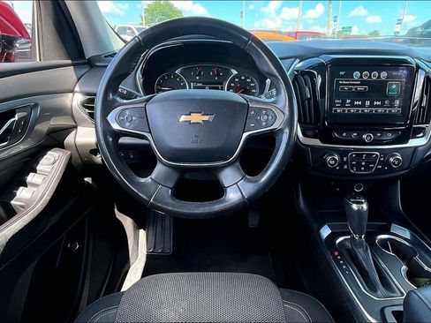 Used 2018 Chevrolet Traverse LT FWD image 11