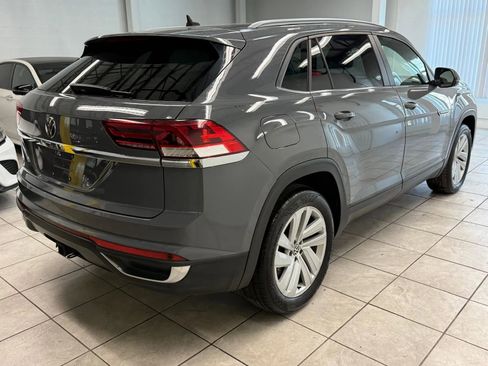 Used 2020 Volkswagen Atlas Cross Sport SE w/ Panoramic Sunroof Package FWD image 7