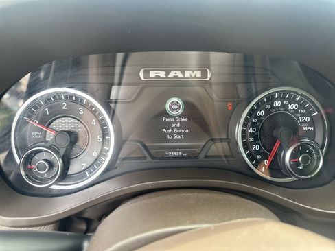 Used 2025 RAM 1500 Laramie AWD/4WD image 28