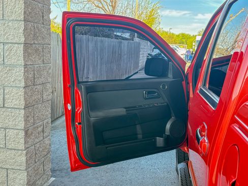 Used 2010 GMC Canyon SLE AWD/4WD image 17