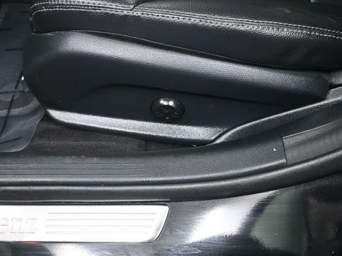 Used 2020 Mercedes-Benz C 300 4MATIC Sedan image 11