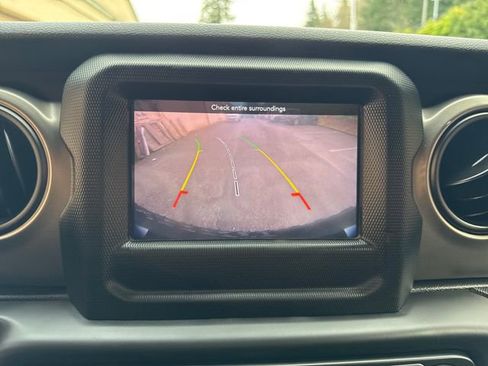 Used 2018 Jeep Wrangler Unlimited Sport S image 24