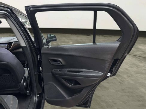 Used 2018 Chevrolet Trax LS FWD image 17