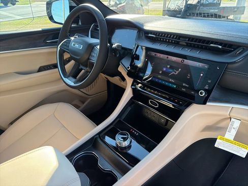 New 2026 Jeep Grand Cherokee Limited w/ Limited Altitude Package RWD image 26