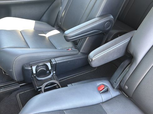 Used 2020 Lexus RX 350L Premium w/ Premium Package AWD/4WD image 17