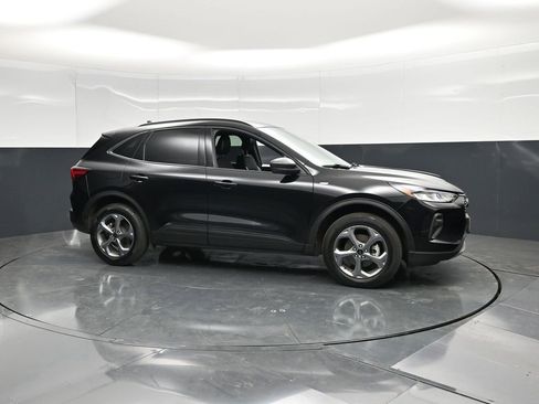 Certified 2025 Ford Escape ST-Line AWD/4WD image 3