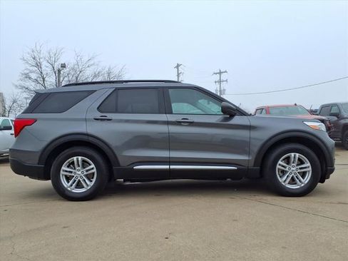 Used 2022 Ford Explorer XLT image 4