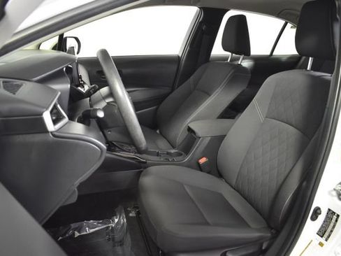 Used 2025 Toyota Corolla LE FWD image 9