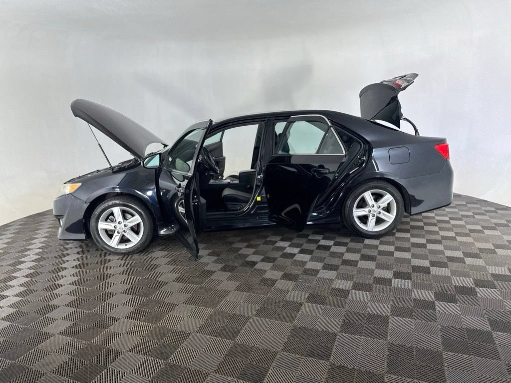 Used 2014 Toyota Camry SE FWD image 10