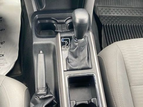 Used 2016 Toyota Tacoma SR5 w/ SR5 Appearance Package (SN) image 36