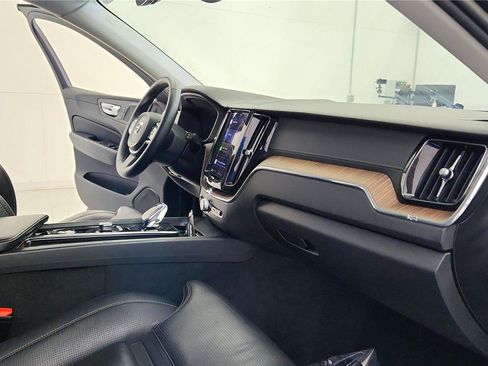 Used 2023 Volvo XC60 B5 Ultimate w/ Climate Package FWD image 37