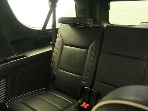 Used 2023 Chevrolet Suburban Premier AWD/4WD image 13