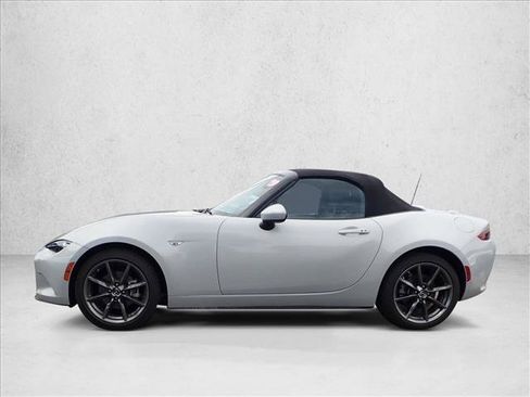 Used 2019 MAZDA MX-5 Miata Grand Touring RWD image 2
