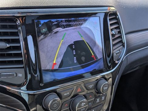 Used 2022 Jeep Grand Cherokee Limited image 22