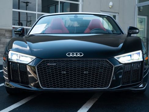Used 2018 Audi R8 V10 AWD/4WD image 4