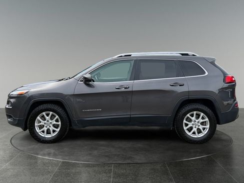 Used 2018 Jeep Cherokee Latitude Plus w/ Comfort/Convenience Group AWD/4WD image 5