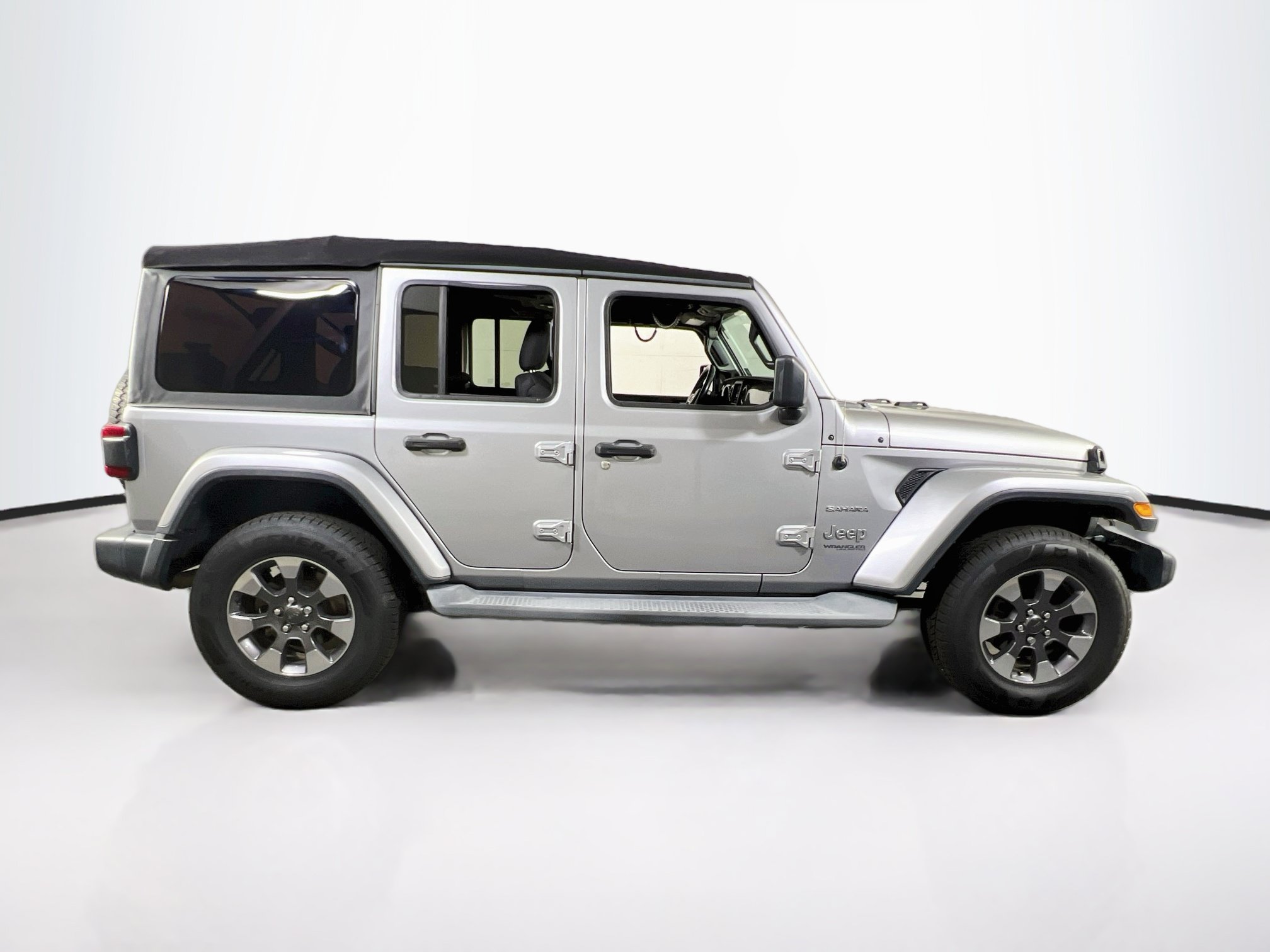 Used 2020 Jeep Wrangler Unlimited Sahara w/ LED Lighting Group AWD/4WD image 4