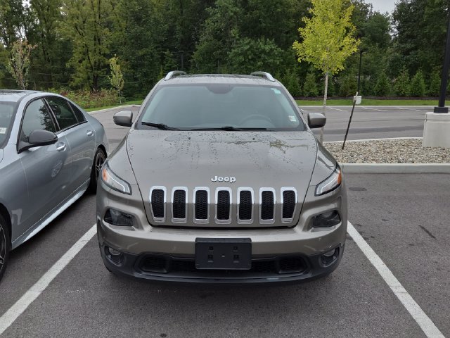 Used 2017 Jeep Cherokee Latitude w/ Safety/Convenience Group AWD/4WD image 2