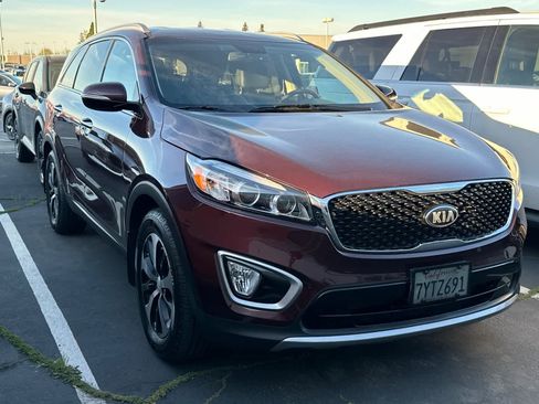 Used 2017 Kia Sorento EX image 3