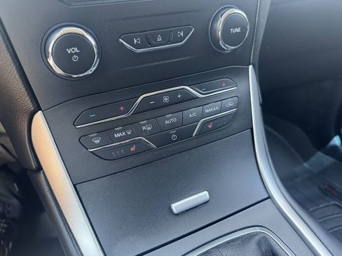 Used 2018 Ford Edge SEL w/ Equipment Group 201A AWD/4WD image 14