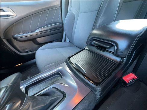 Used 2017 Dodge Charger SXT w/ Blacktop Package RWD image 23