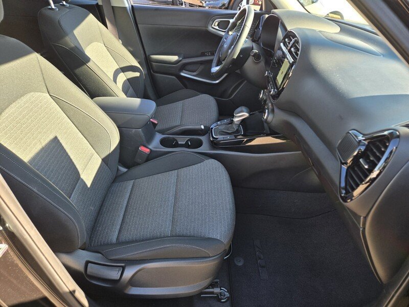 Certified 2025 Kia Soul EX FWD image 16