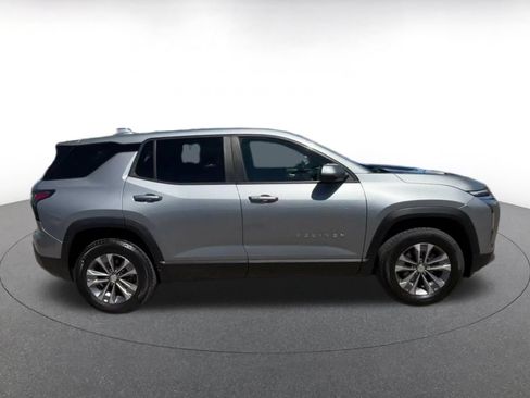 Used 2025 Chevrolet Equinox LT AWD/4WD image 13