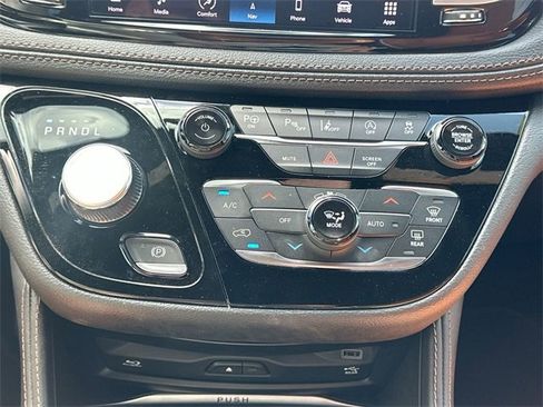 Used 2024 Chrysler Pacifica Pinnacle image 24