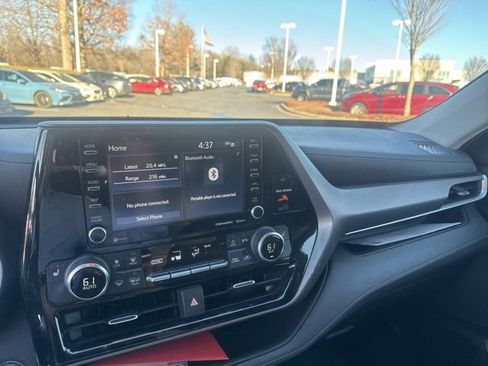 Used 2022 Toyota Highlander XLE image 9