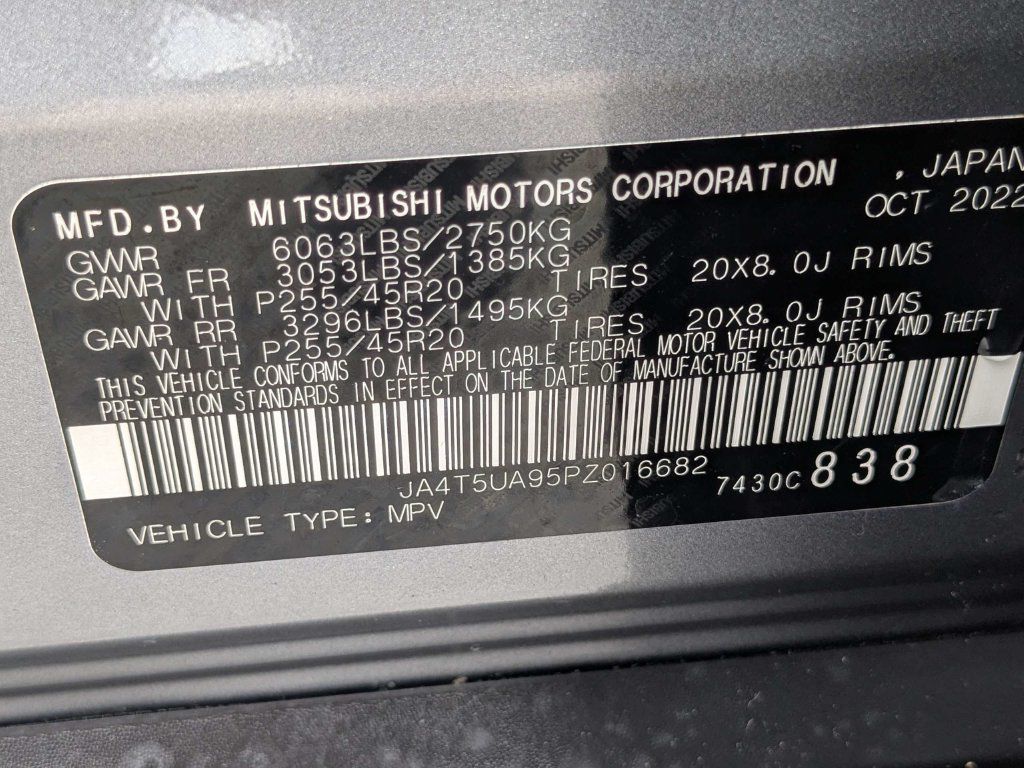 Used 2023 Mitsubishi Outlander 4WD Plug-In Hybrid image 25