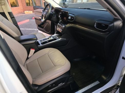 Used 2020 Ford Explorer Limited w/ Class III Trailer Tow Package image 33