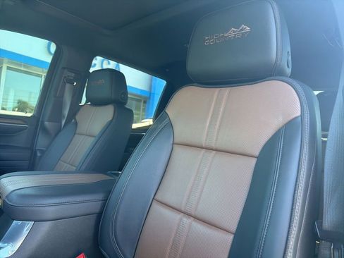 Used 2023 Chevrolet Silverado 1500 High Country w/ Technology Package AWD/4WD image 11