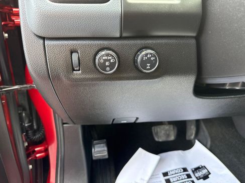 Used 2016 Chevrolet Colorado Z71 AWD/4WD image 12