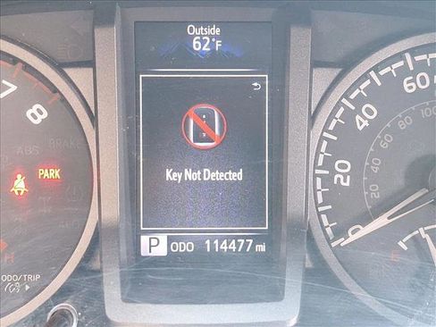 Used 2017 Toyota Tacoma TRD Sport w/ Tow Package image 10