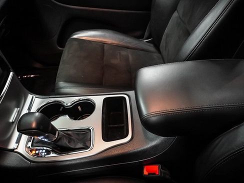 Used 2021 Jeep Grand Cherokee Laredo X image 16