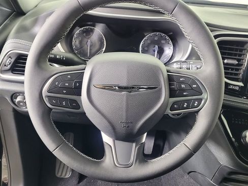 New 2026 Chrysler Pacifica Select image 16