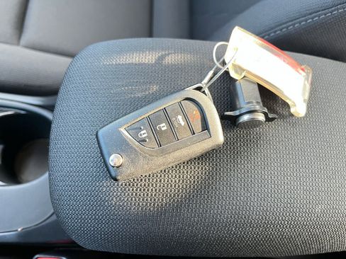 Used 2025 Toyota Corolla LE image 22