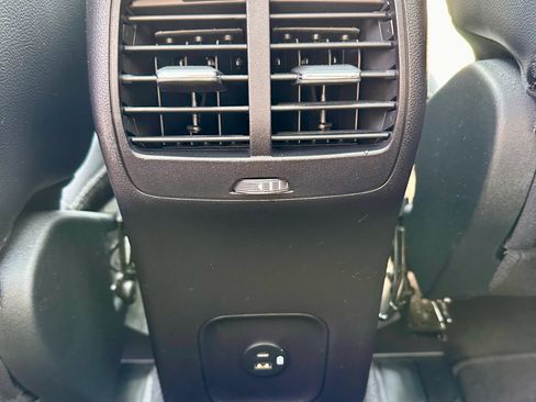 Used 2022 Ford Escape Titanium image 15