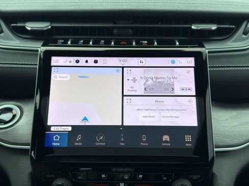 Used 2025 Jeep Grand Cherokee Limited w/ Luxury Tech Group II AWD/4WD image 24