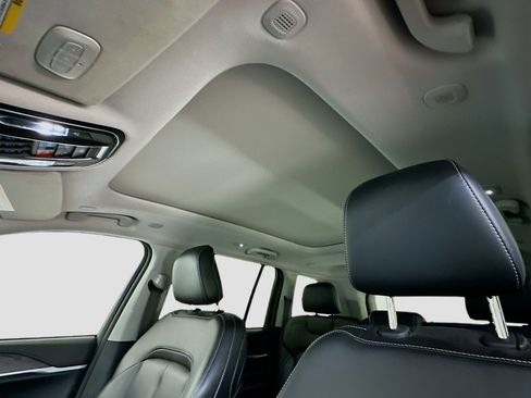 Used 2023 Jeep Grand Cherokee Limited image 27