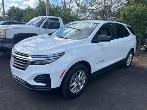 Used 2022 Chevrolet Equinox LS w/ LS Convenience Package AWD/4WD image 1