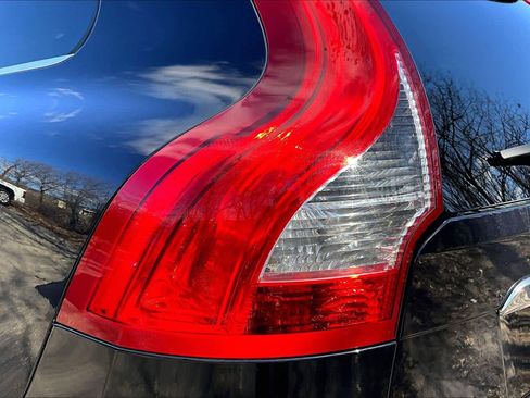 Used 2017 Volvo XC60 T6 Inscription w/ Climate Package image 27