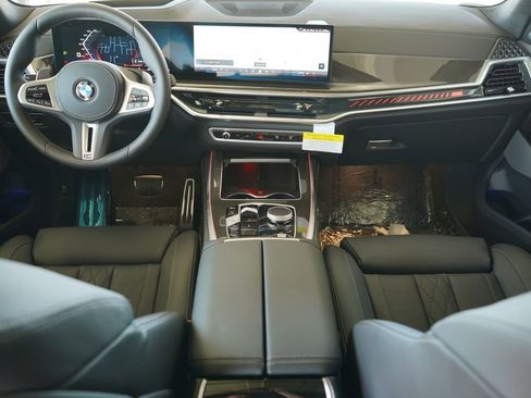 New 2025 BMW X7 M60i w/ Climate Comfort Package image 14