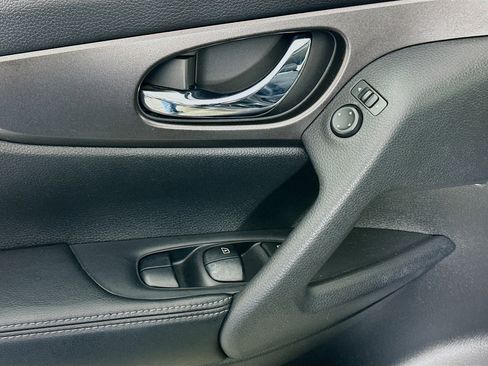 Used 2014 Nissan Rogue SV image 15